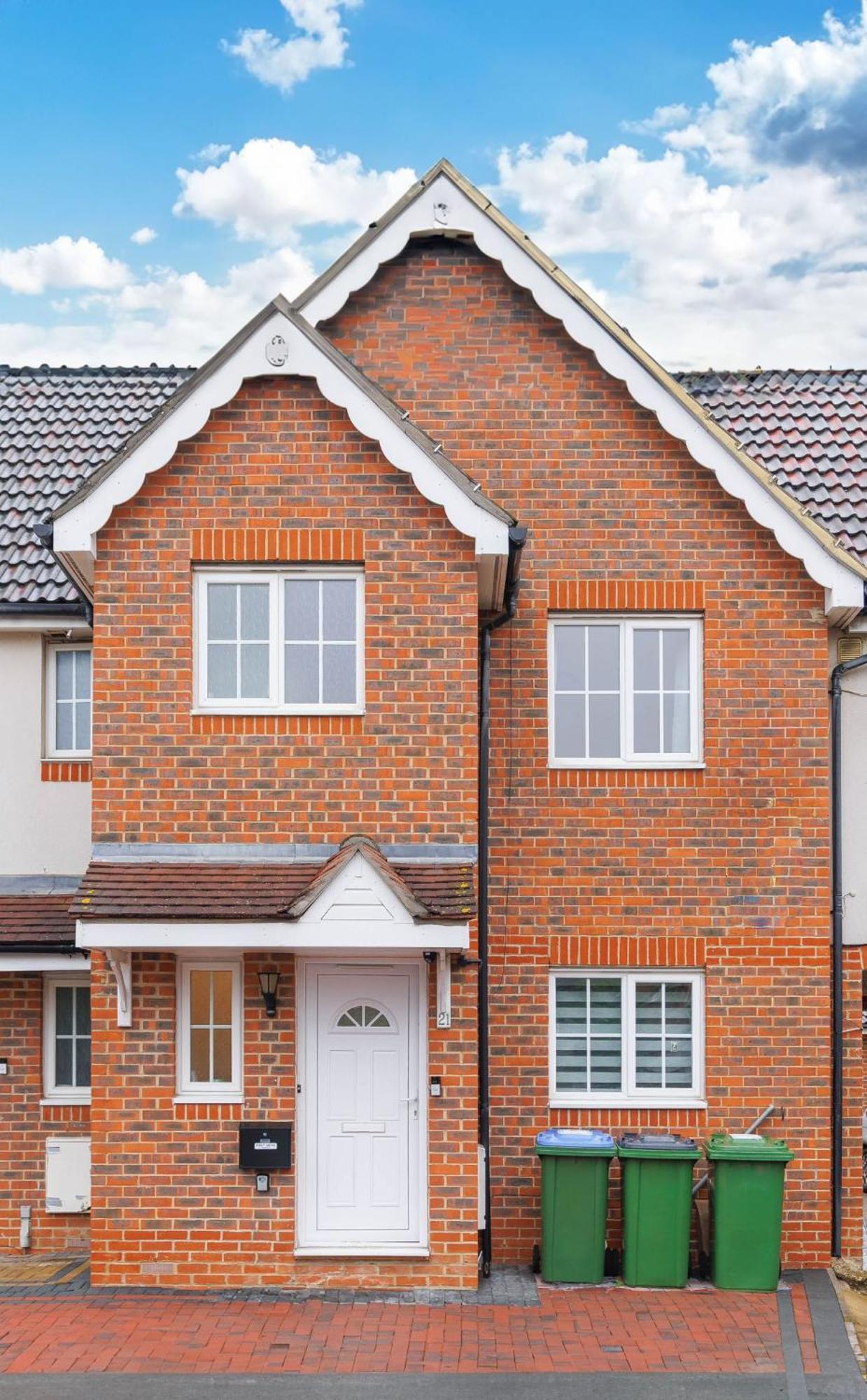 Stylish 3 Bedroom And Free Parking Thamesmead  ภายนอก รูปภาพ